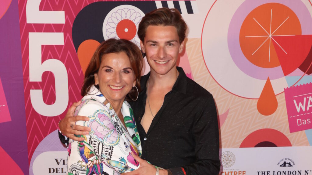 Claudia Obert mit ihrem Freund Max Suhr beim Sommerhaus der Stars
